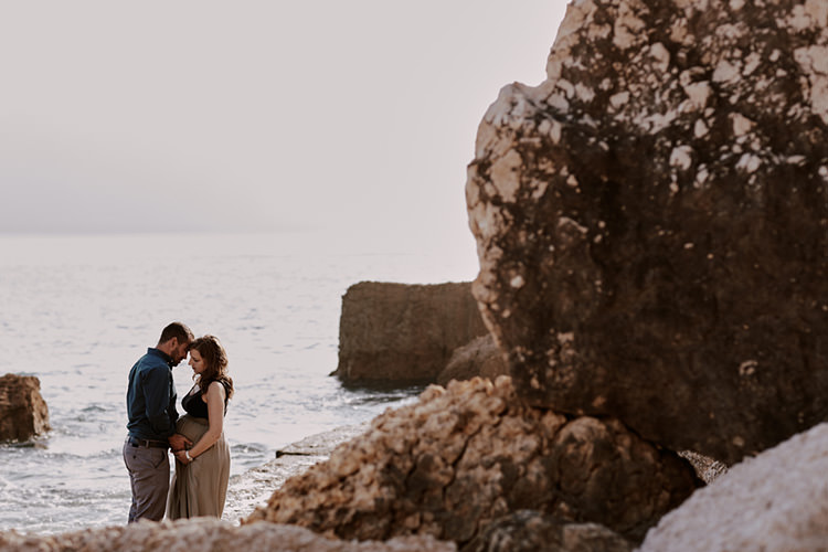 sessao fotografica gravidez documental nuno lima fotografia fotografo familia um dia na vida portugal praia nazare rochas