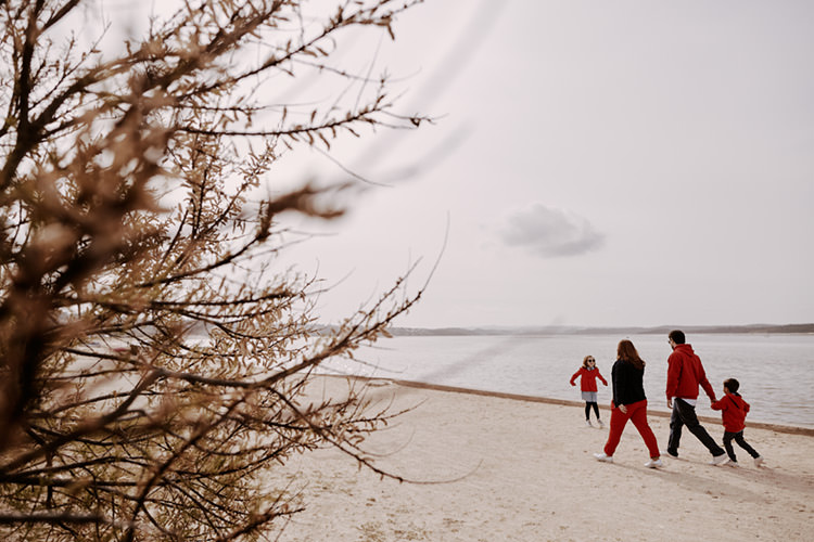 sessao fotografica familia documental nuno lima fotografia fotografo familia um momento na vida portugal foz do arelho praia passeio